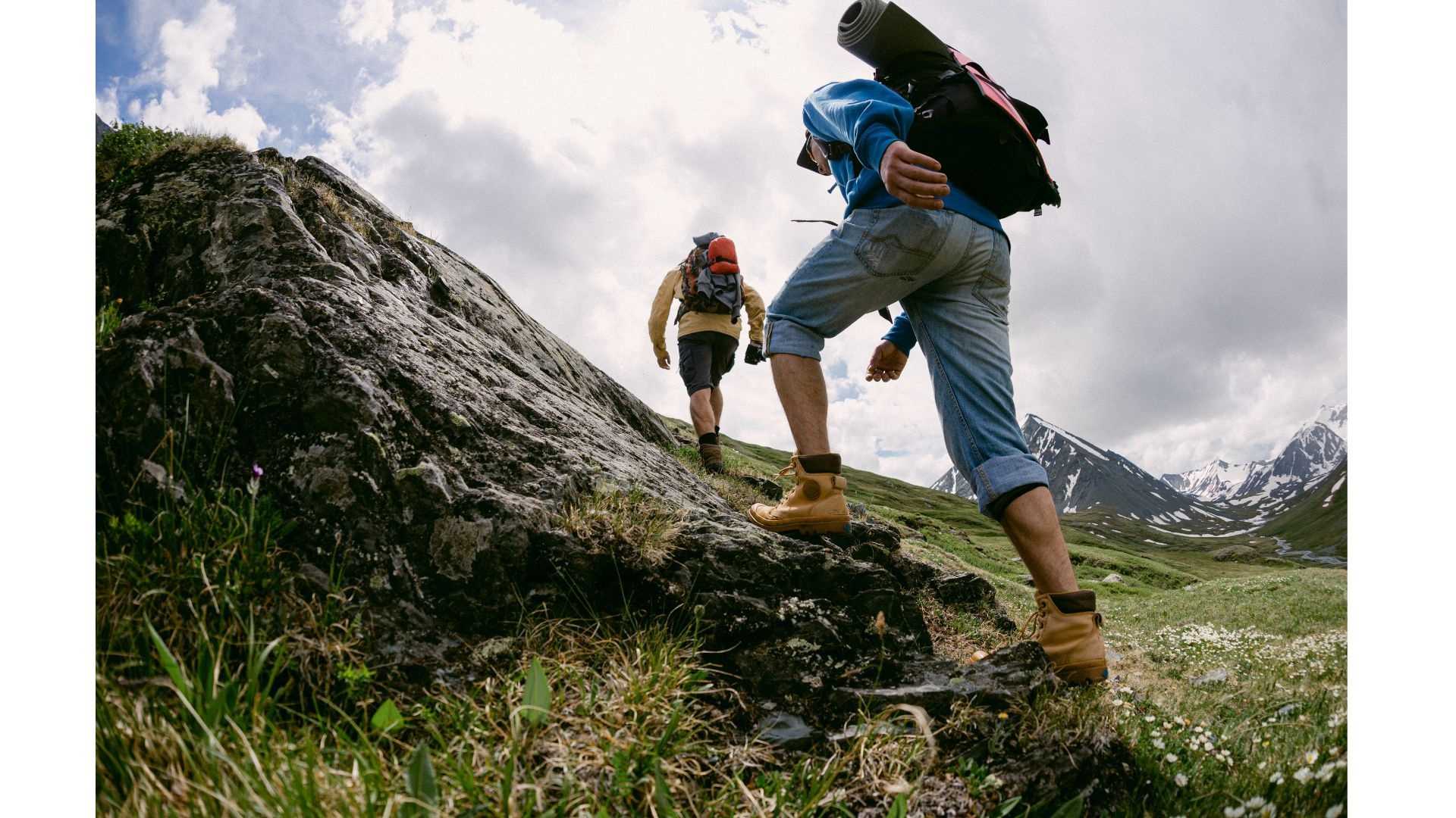 Camminate in montagna: dalle scarpe all'idratazione ecco come ci si prepara