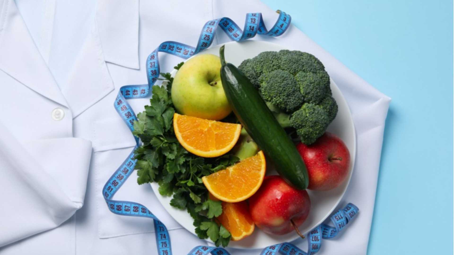 Saltare i pasti fa dimagrire? Il falso mito della dieta estiva lampo