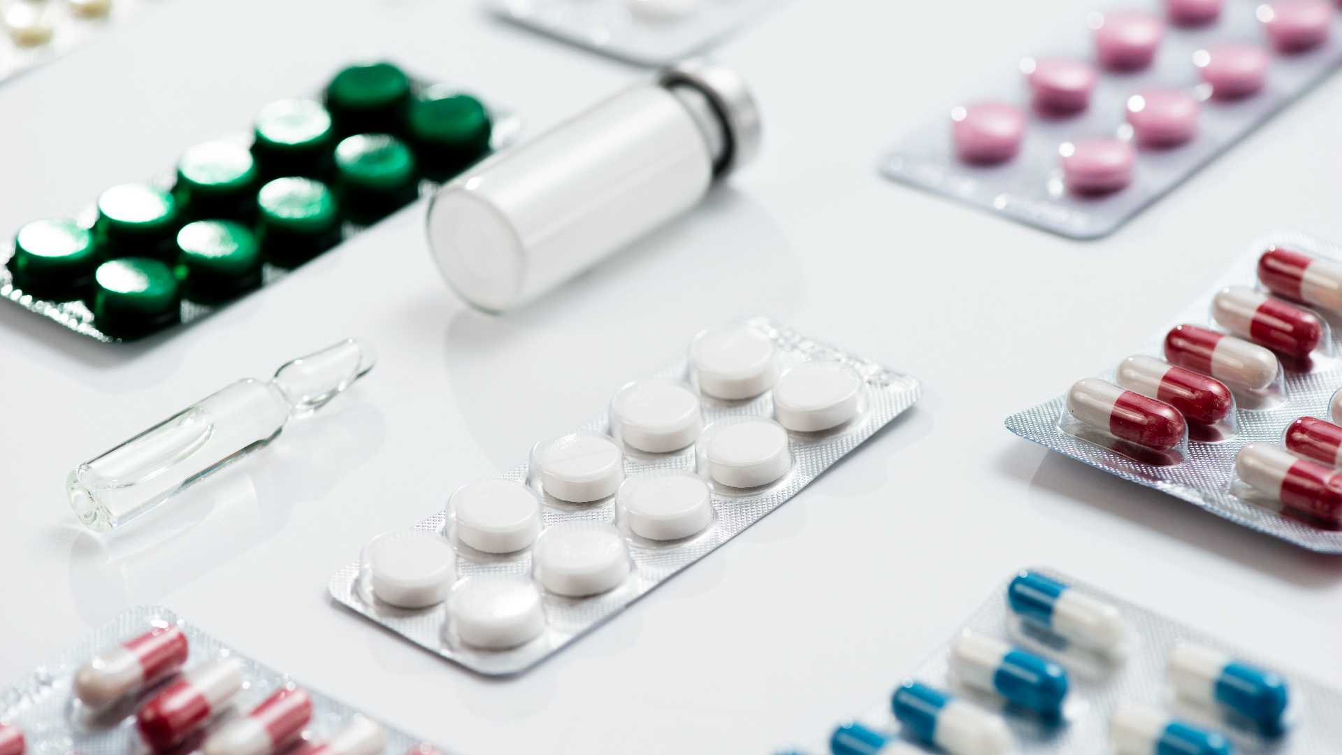 Farmaci, nel 2025 1.021 medicinali autorizzati e 323 rimborsati dal SSN: la nuova fotografia del farmaco in Italia