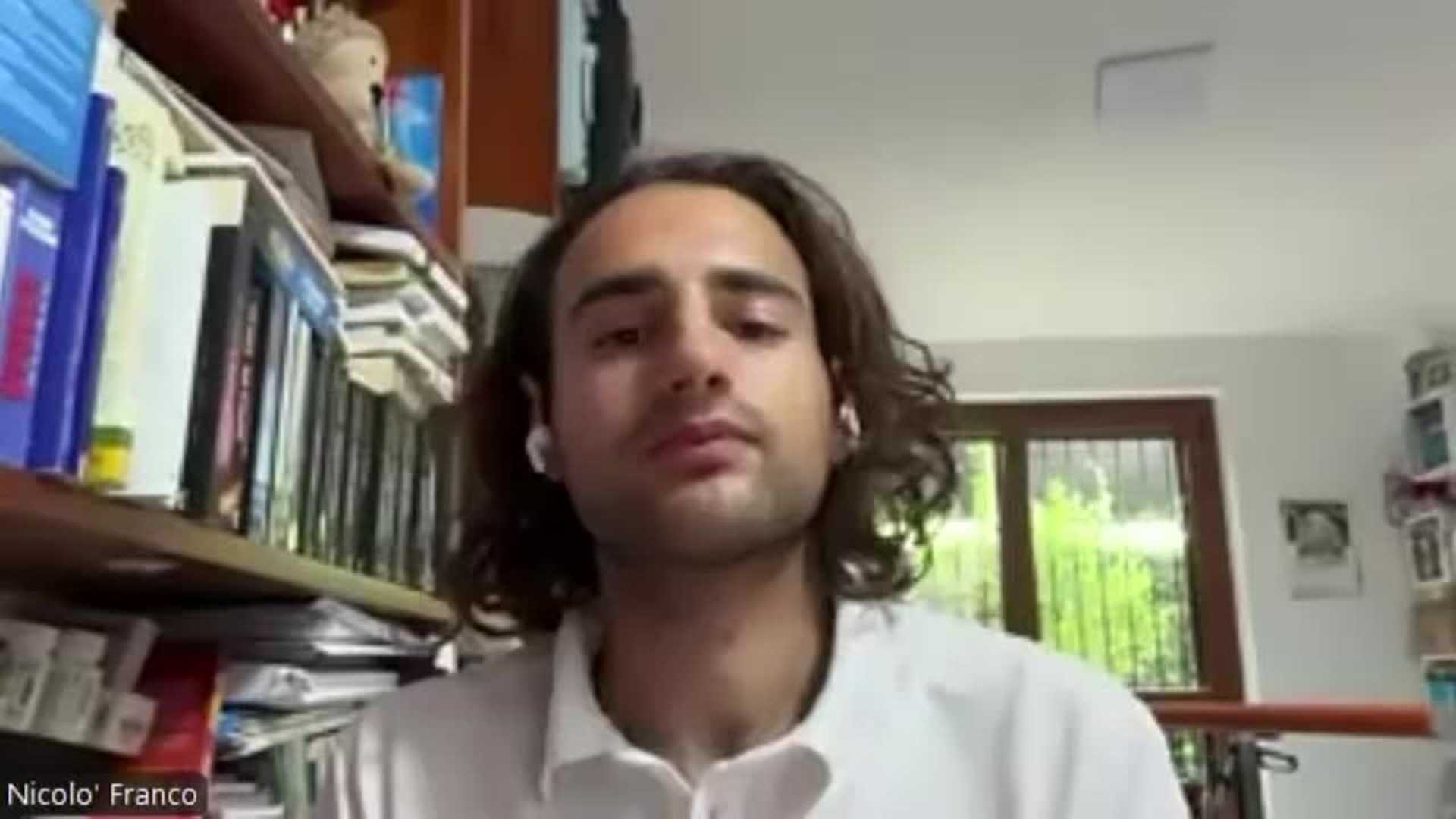 Tre anni per tornare a camminare dopo la paralisi: "La prima cosa che ho pensato? Cavolo, quanto sono alto"